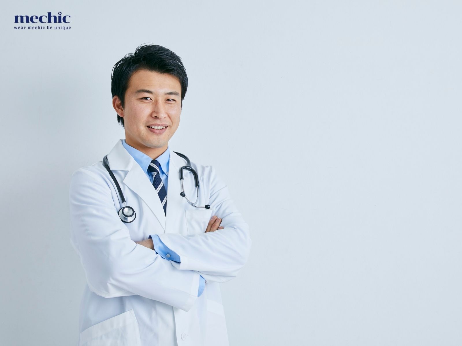 Đồng phục bác sĩ không chỉ thể hiện sự chuyên nghiệp mà còn đảm bảo vệ sinh và tạo sự thoải mái, giúp bác sĩ tập trung vào công việc chăm sóc sức khỏe.