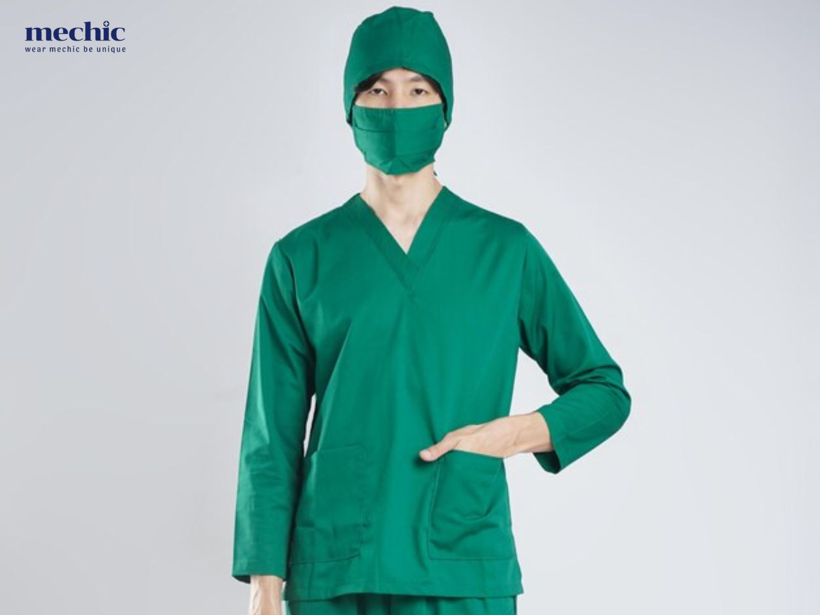 Đồng phục phẫu thuật tuân thủ tiêu chuẩn nghiêm ngặt, đảm bảo vô trùng với quy trình vệ sinh và khử trùng chặt chẽ sau mỗi ca phẫu thuật.