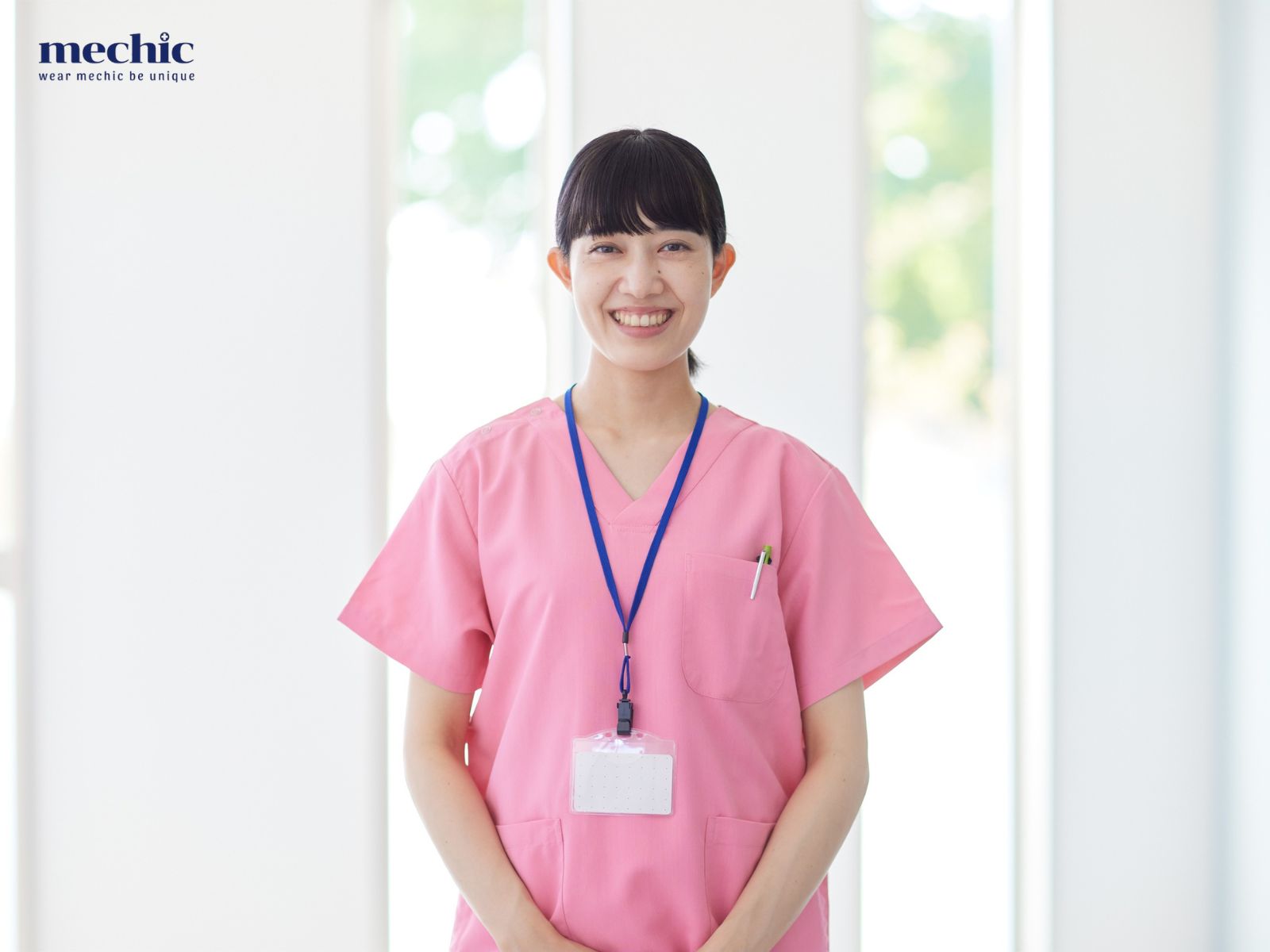 Màu hồng mang đến sự dịu dàng và ấm áp, tạo cảm giác an toàn, tin tưởng trong môi trường y tế, đặc biệt tại khoa nhi và sản.
