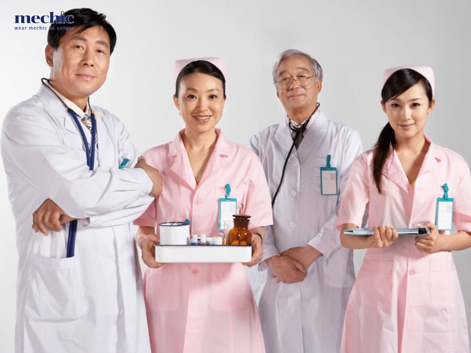 Mặc dù có sự khác biệt, Y sĩ và Y tá đều đóng vai trò thiết yếu trong hệ thống y tế, làm việc trực tiếp với bệnh nhân và phối hợp chăm sóc sức khỏe toàn diện