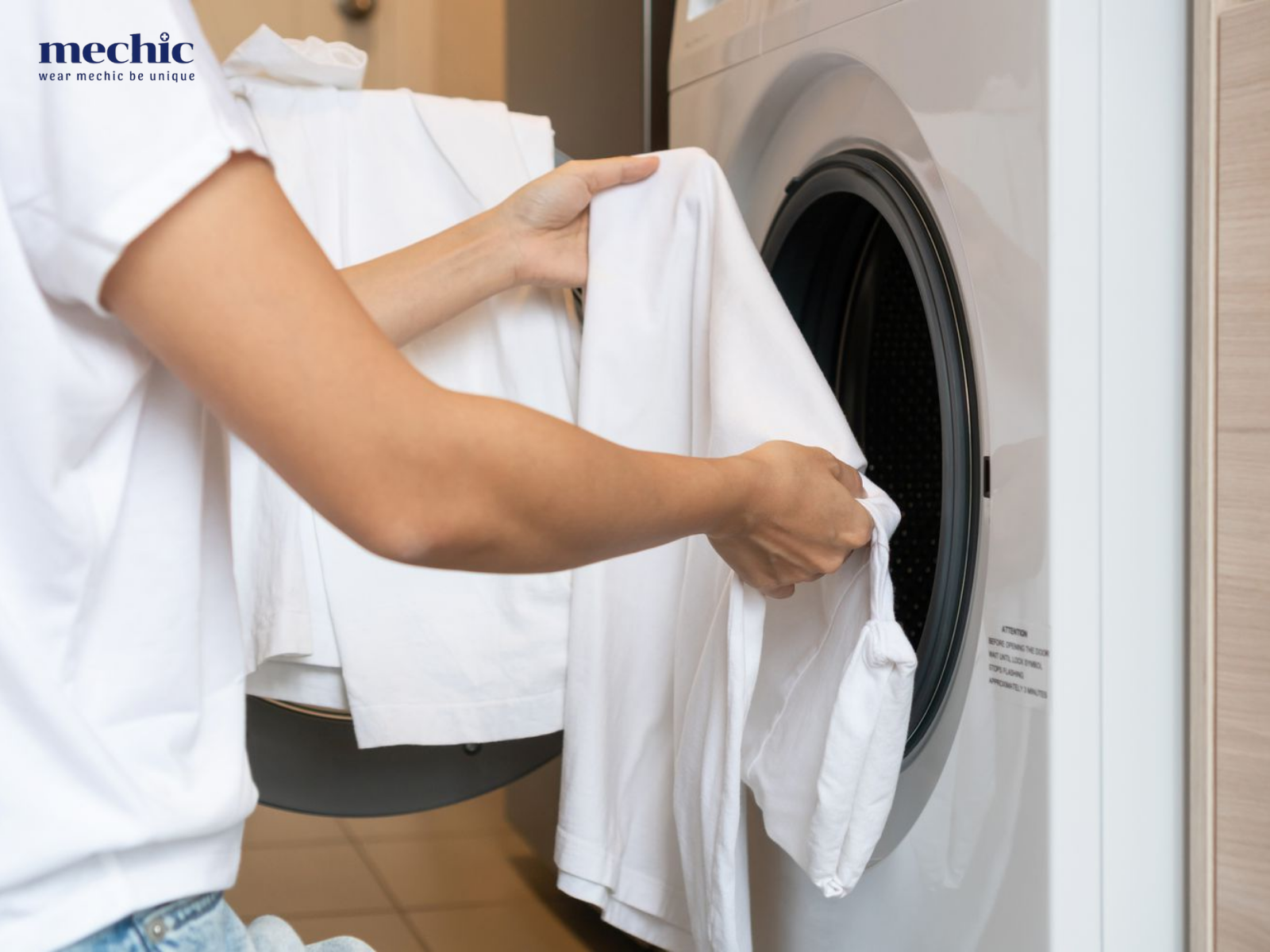 Do thường xuyên tiếp xúc với nhiều tác nhân gây hại nên blouse trắng cũng cần có cách vệ sinh riêng biệt