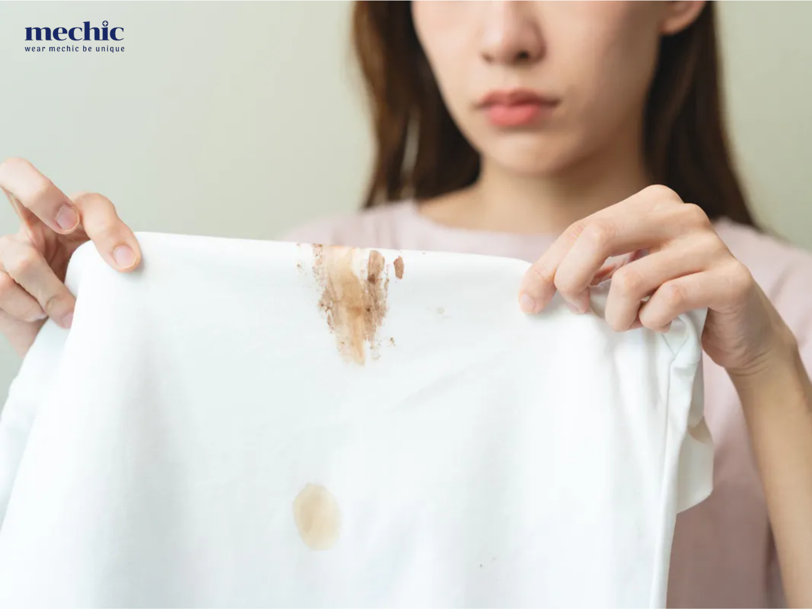 Cần sử dụng dung dịch giặt chuyên dụng với các vết bẩn cứng đầu hoặc vết ố vàng